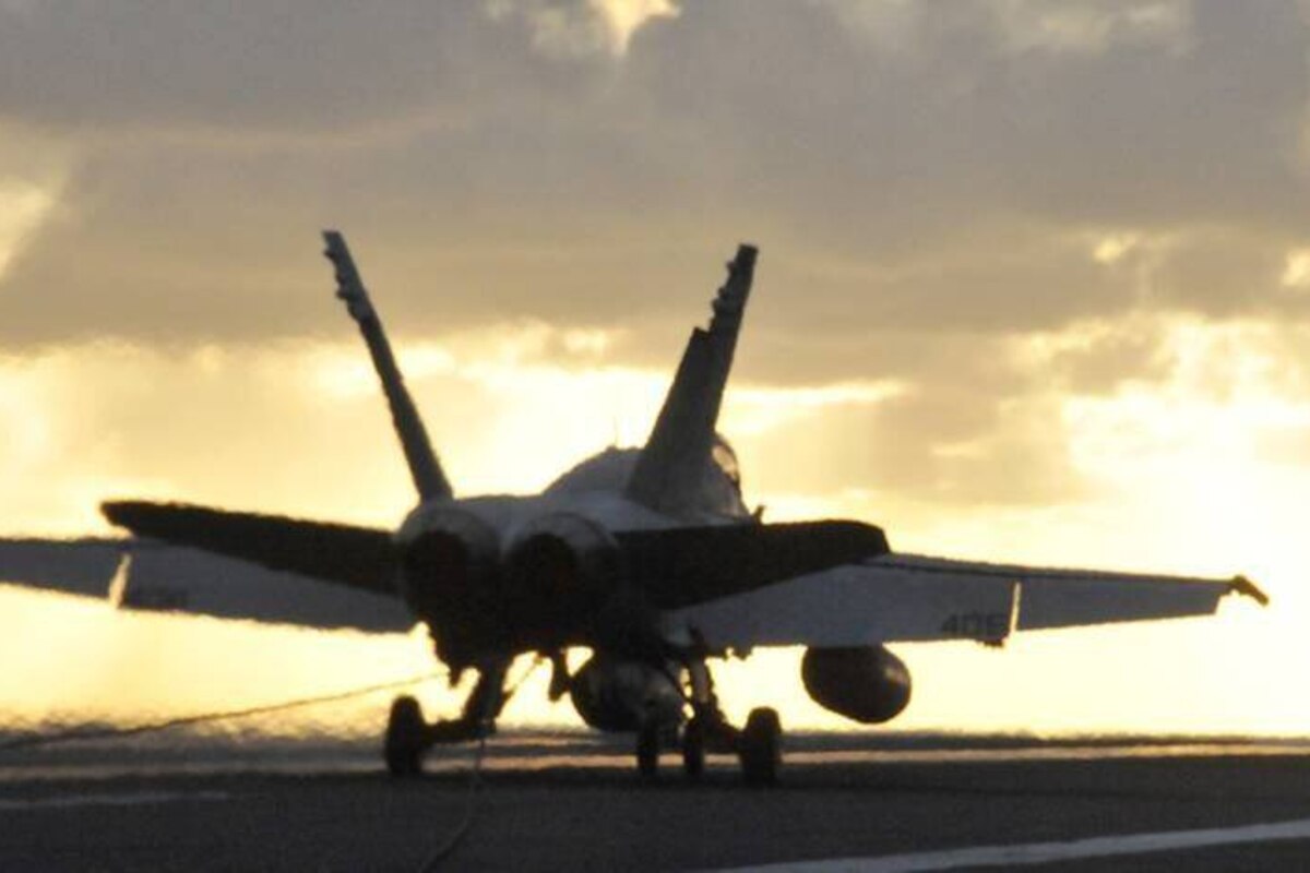A bord du USS Bush, le plus gros porte-avions du monde