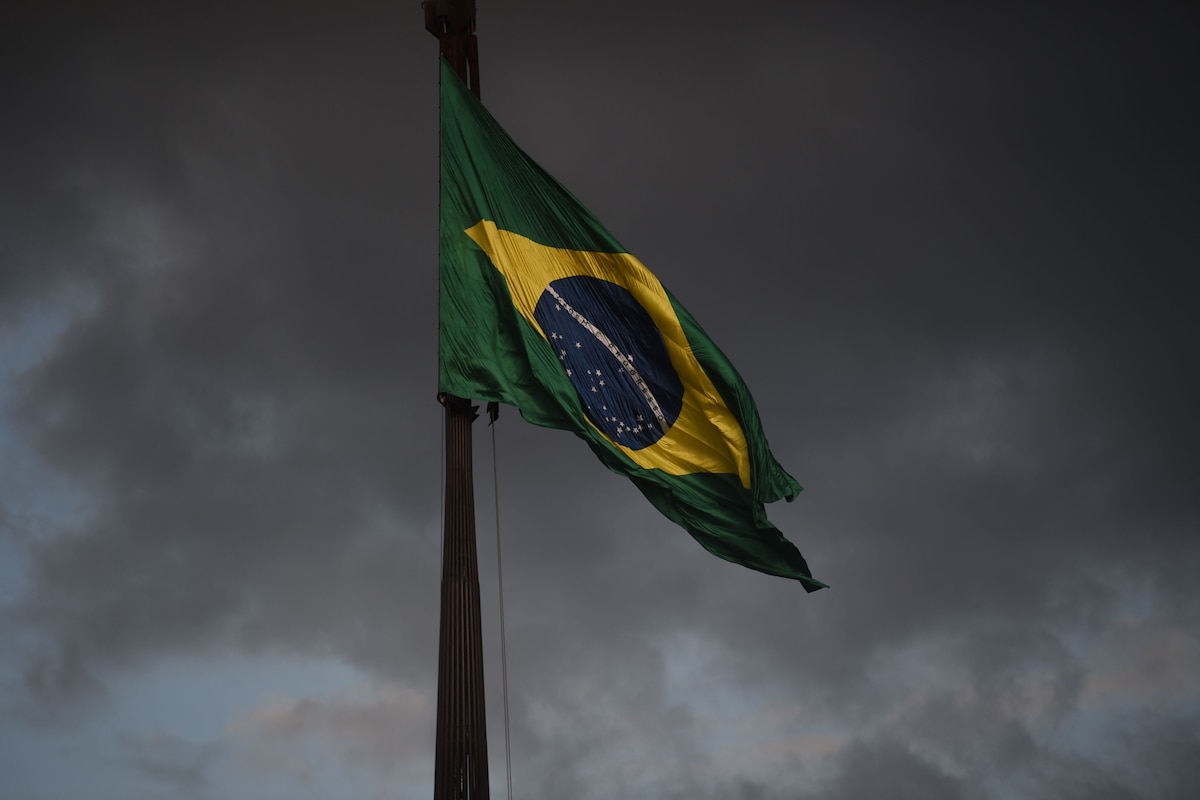 A Brazilian flag flutters outside the Supreme Court building in Brasilia on January 10, 2023, two days after thousands of supporters of Brazil's far-right ex-president Jair Bolsonaro raided federal buildings. - President Luiz Inacio Lula da Silva condemned "acts of terrorism" after a far-right mob stormed the seat of power, unleashing chaos on the capital. (Photo by CARL DE SOUZA / AFP)