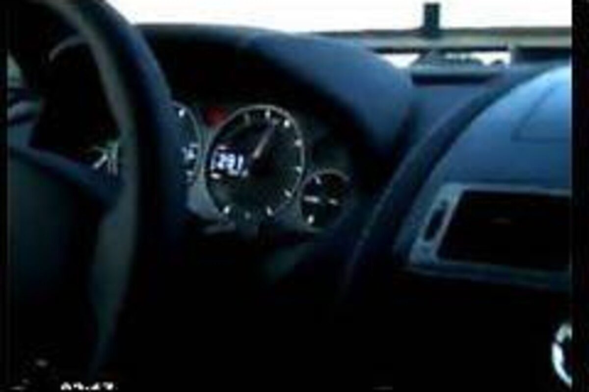A 293 km/h en Aston Martin sur l'E17