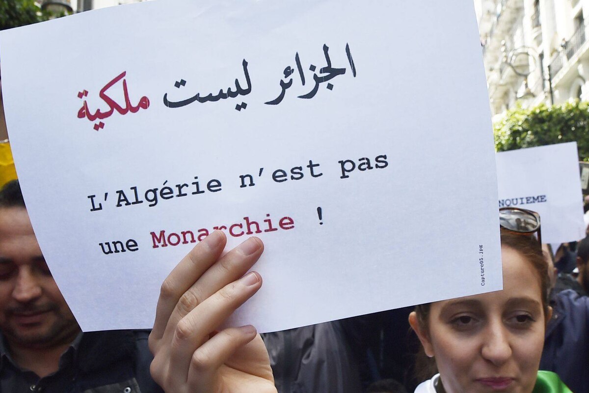 Ils se mobilisent pour dire "non" à un 5e mandat de Bouteflika : la contestation enfle dans les rues algériennes
