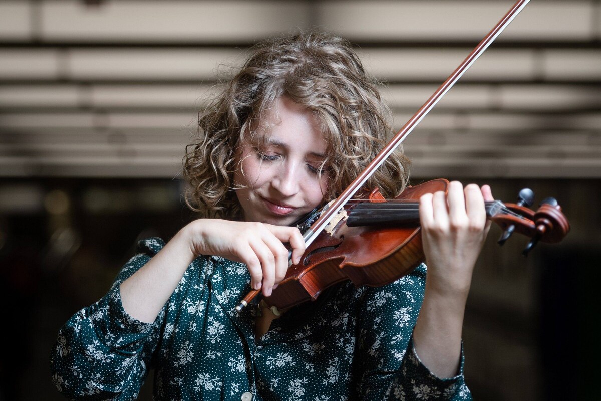 Bruxelles - Metro de la gare centrale de Bruxelles: Ekaterina Philippovich - musicienne - violoniste. A Bruxelles le 13 juillet 2022