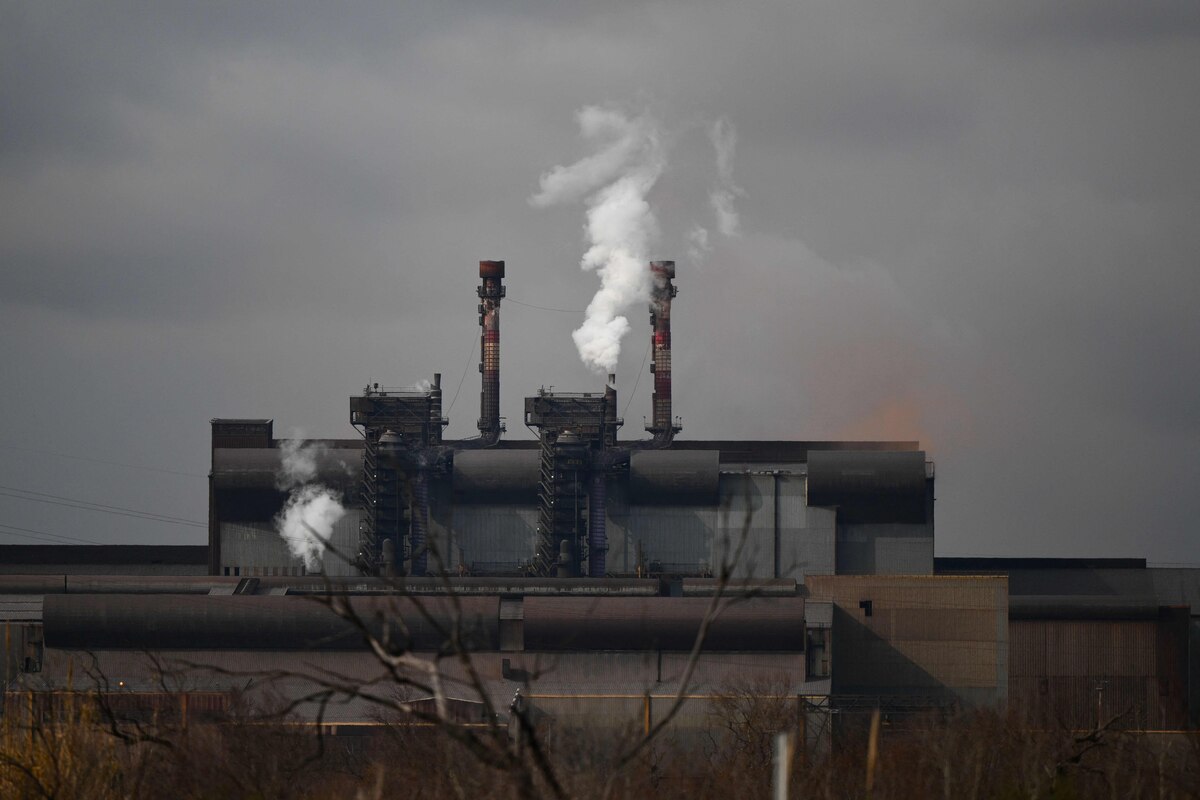 (FILES) This photograph taken on February 22, 2023, shows the steelwork site of an ArcelorMittal factory, as the site goes through a plan to reduce its carbon footprint (CO2) up to 35 percent for 2030, in Fos sur mer. Everything still seems frozen across the vast industrial site, but operations are about to resume at ArcelorMittal�s Fos-sur-Mer plant�the Indian group�s second-largest factory in France�whose steelworks were devastated by a fire in October. (Photo by Christophe SIMON / AFP)