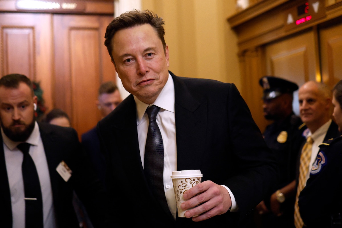 WASHINGTON, DC - DECEMBER 05: Tesla CEO Elon Musk, Co-Chair of the newly announced Department of Government Efficiency (DOGE), arrives on Capitol Hill on December 05, 2024 in Washington, DC. Musk and his Co-Chair, businessman Vivek Ramaswamy are meeting with lawmakers today about DOGE, a planned presidential advisory commission with the goal of cutting government spending and increasing efficiency in the federal workforce. Anna Moneymaker/Getty Images/AFP (Photo by Anna Moneymaker / GETTY IMAGES NORTH AMERICA / Getty Images via AFP)
