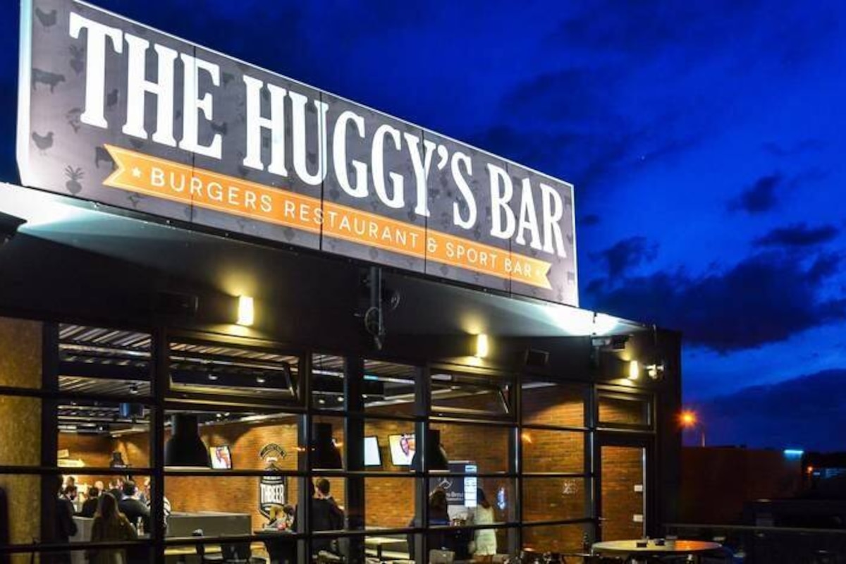 Au Huggy's Bar, une bouchée suffit pour traverser l'Atlantique
