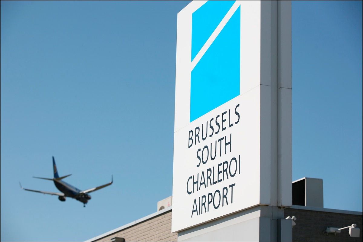 CHARLEROI, BELGIUM 06/04/2010 : A lot of departures and arrivals these Easter holidays at the Brussels South Charleroi Airport ( BSCA ) 06/04/2010
PICTURE NOT INCLUDED IN THE CONTRACT
