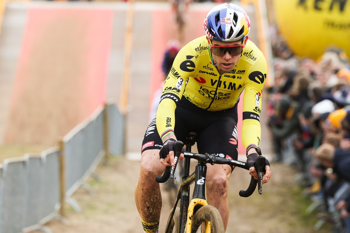 Wout Van Aert team Jumbo-Visma pictured during the men’s Duinencross-Koksijde Cyclo-Cross in Koksijde, Belgium, season 2023 - 2024 on January 4, 2024 in Koksijde, Belgium (Photo by Frank ABBELOOS/Isosport)