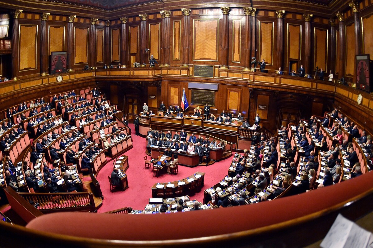 Italie: Giuseppe Conte revendique son "populisme" devant le parlement
