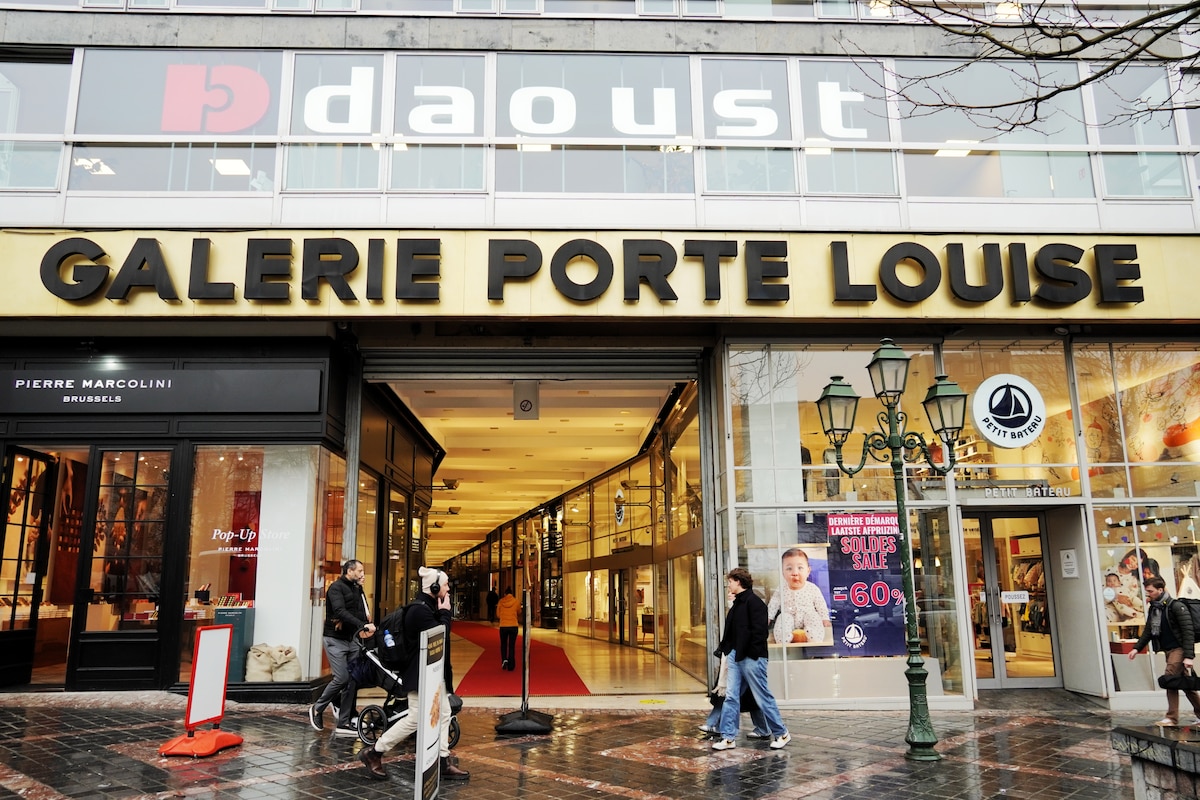 "Il a asphyxié les galeries Louise” : cellules commerçantes vides, “politique de la désertion et espaces en friche,” tous pointent le même responsable