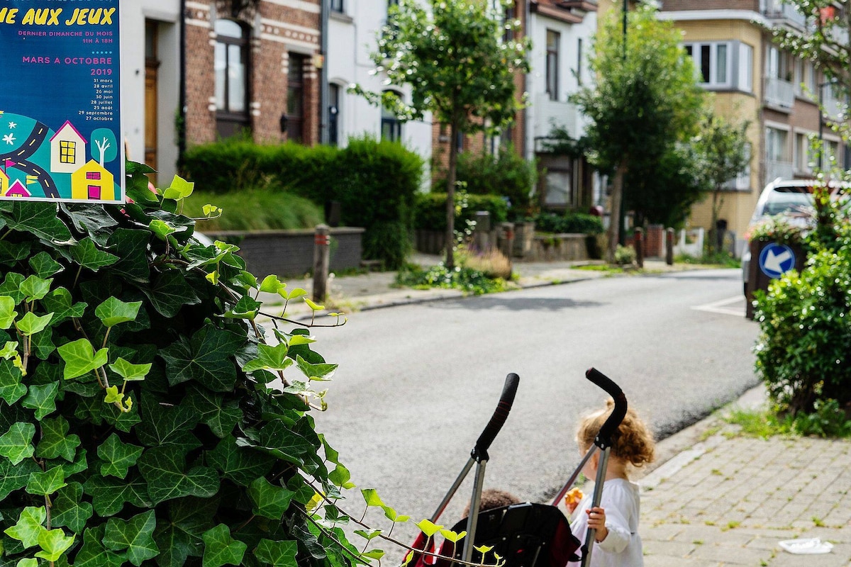Les rues réservées au jeu sont menacées: "Le bourgmestre préfère voir nos enfants jouer sur la route"