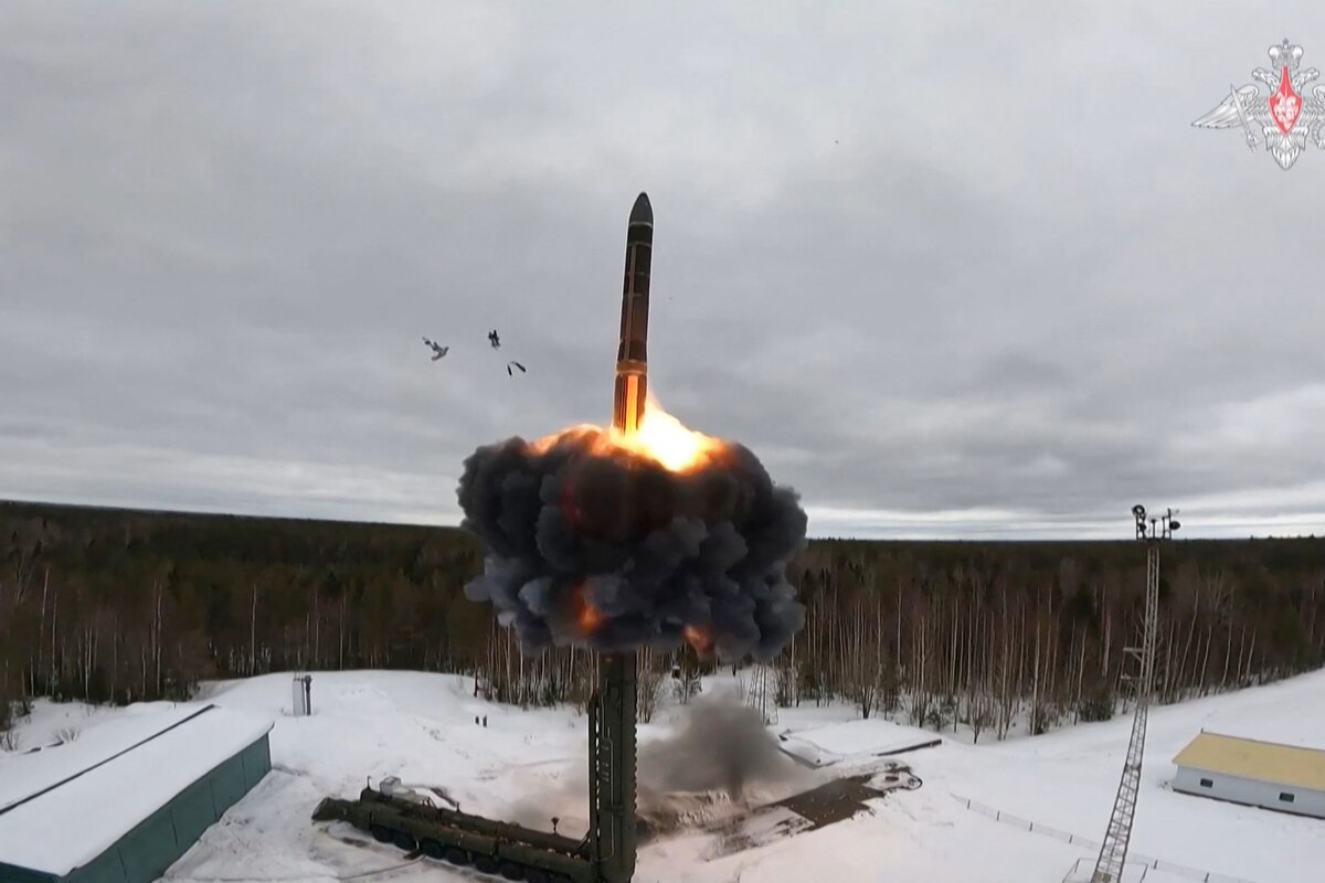 A grab taken from handout footage released by the Russian Defence Ministry on March 1, 2024 purport to show the test firing of an ICBM belonging to the country's nuclear deterrence forces. Kyiv accused Russia of launching an intercontinental ballistic missile attack at Ukraine for the first time on November 21, 2024 but without a nuclear warhead in a new escalation of the conflict. (Photo by Russian Defence Ministry / AFP) / RESTRICTED TO EDITORIAL USE - MANDATORY CREDIT "AFP PHOTO / RUSSIAN DEFENSE MINISTRY" - NO MARKETING NO ADVERTISING CAMPAIGNS - DISTRIBUTED AS A SERVICE TO CLIENTS