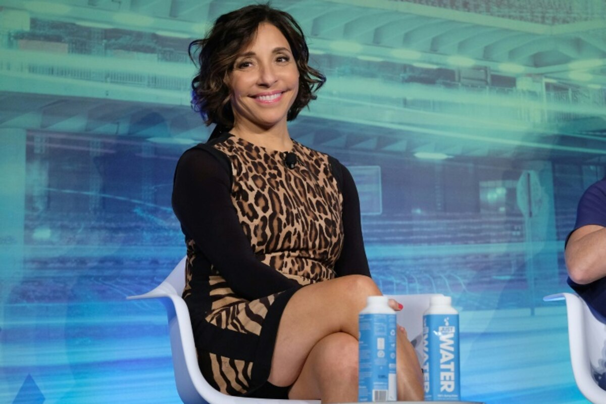 <p>Linda Yaccarino sur scène lors d'une conférence sur les contenus à New York en 2016</p>