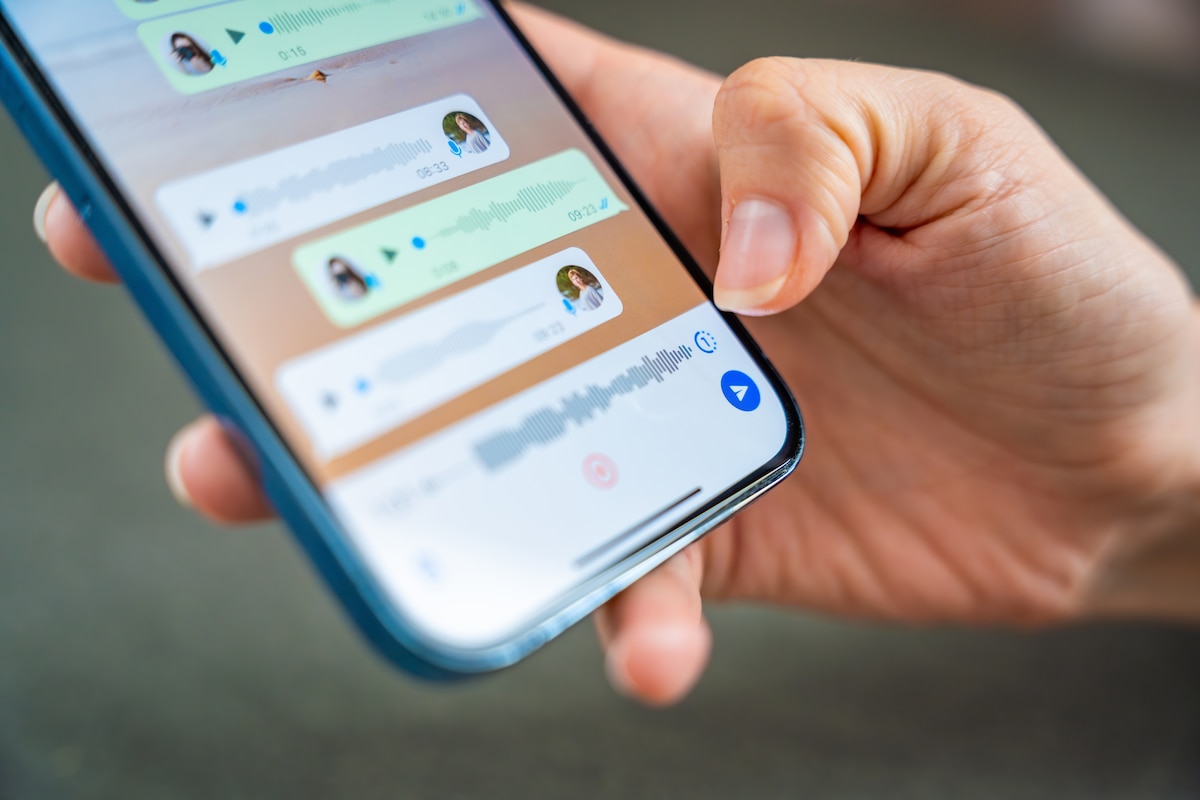 L'explosion des messageries sociales (écrits, vocaux, vidéos...) a totalement supplanté le bon vieux SMS, ainsi que les appels téléphoniques classiques.
