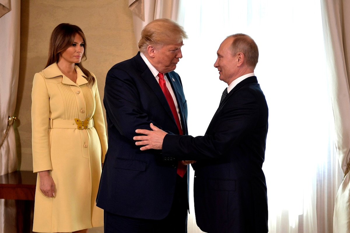 July 16, 2018 - Moscow, Russia - Russian President Vladimir Putin, right, greets U.S. President Donald Trump as First Lady Melania Trump looks on at the start of a Summit Meeting between the two nations at the Presidential Palace July 16, 2018 in Helsinki, Finland. (Credit Image: © Kremlin Pool/Planet Pix via ZUMA Wire)
PICTURE NOT INCLUDED IN THE CONTRACT
! Only BELGIUM !