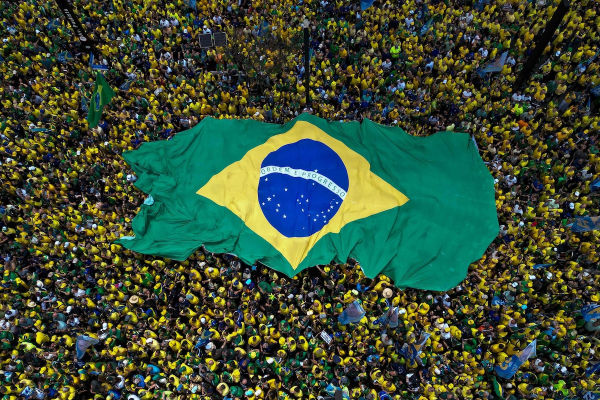 Le vote Bolsonaro peut donc être interprété simultanément comme un vote idéologique de droite, un vote sécuritaire et un vote de sanction contre le pouvoir en place.