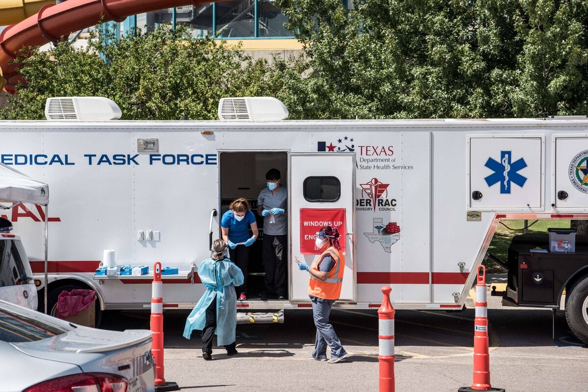Des camions réfrigérés réquisitionnés au Texas face au taux de mortalité, les hôpitaux sont "en zone de guerre"