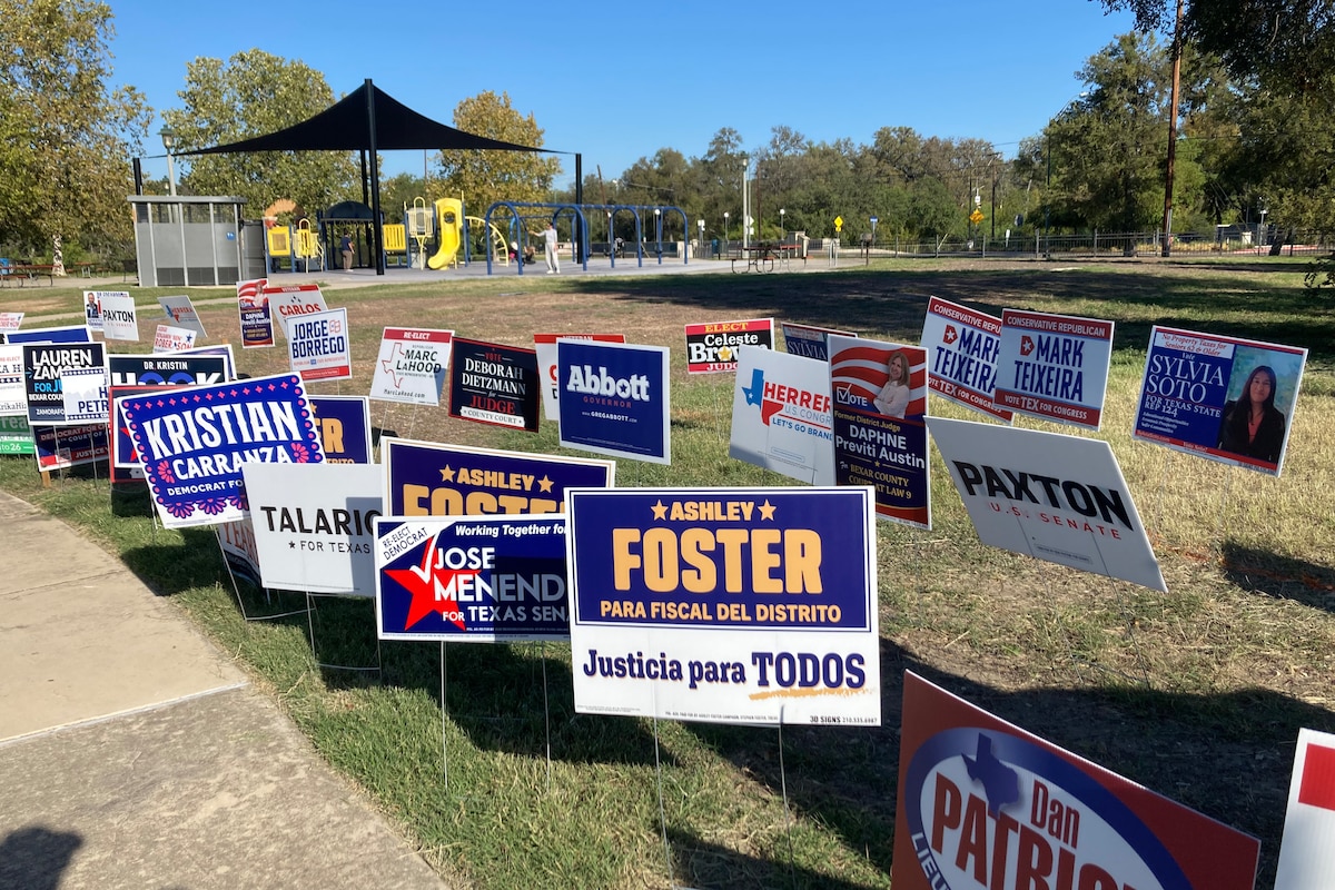 Midterms 2026 : devant les bureaux de vote, à San Antonio (Texas) où le vote anticipé des élections de mi-mandat 2026 a commencé le 19 octobre.