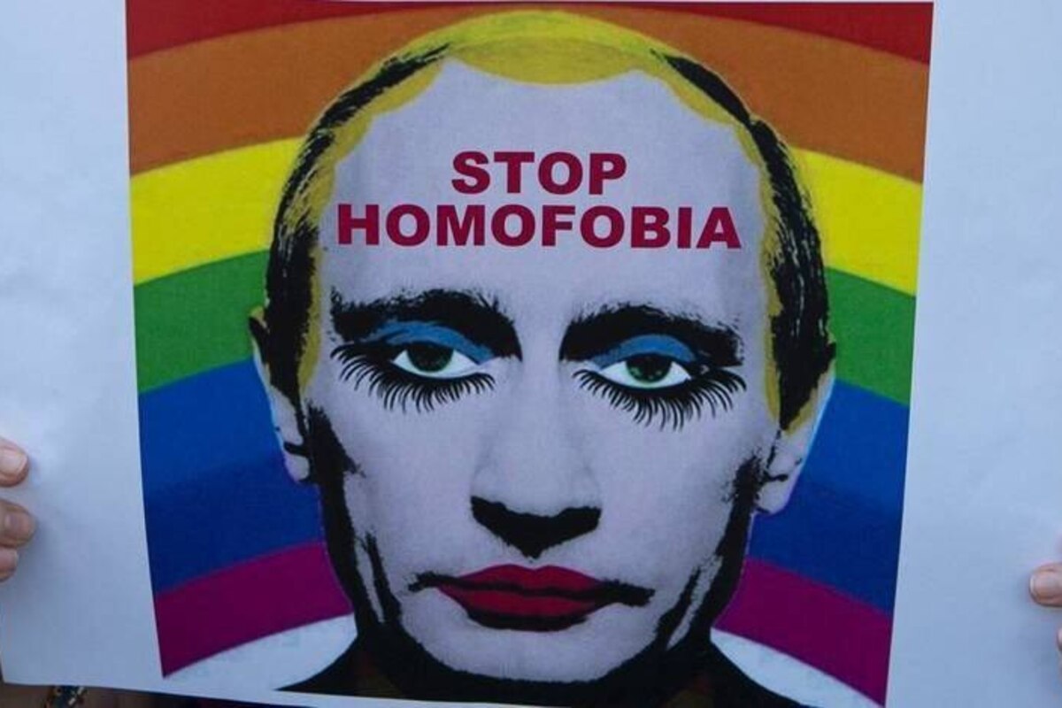 La Russie interdit un photomontage de Poutine en drag queen