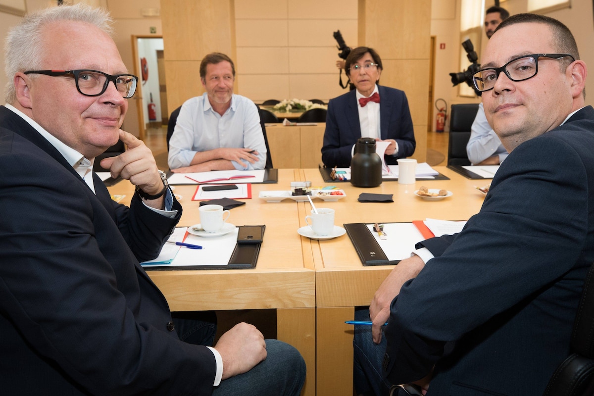 Le PS (de Magnette et Di Rupo) a-t-il peur du PTB (de Mertens et Hedebouw) avec qui il a tenté de négocier en 2019 pour la mise en place d’une coalition Coquelicot en Wallonie ?