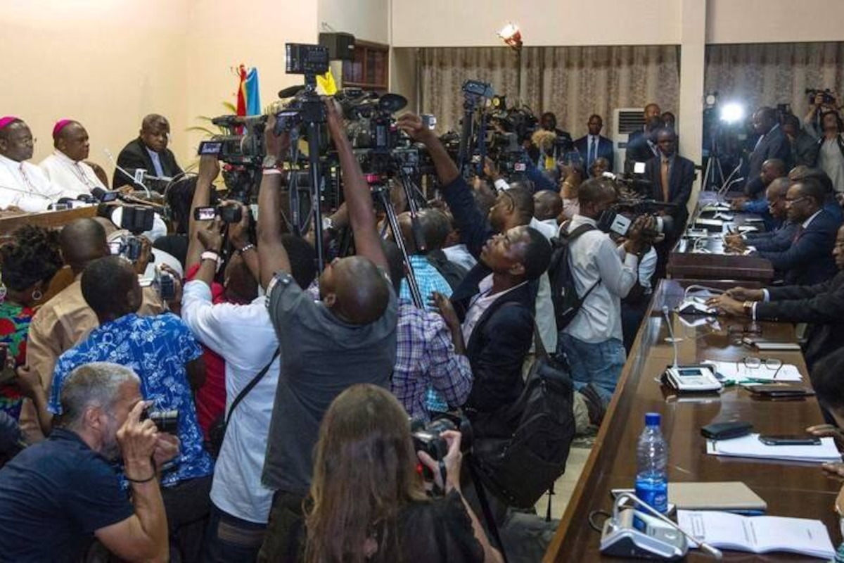 The President of the National Episcopal Conference of Congo (Conference Episcopale Nationale du Congo - CENCO), Archbishop Marcel Utembi, (C) and other Catholic bishops announces the agreement before the opposition, the presidential majority, civil society and dozens of journalists, at the inter diocesan centre in Kinshasa on January 1, 2017 following talks launched by the Roman Catholic Church between the government and opposition. The government and opposition parties in the DR Congo on December 31, 2016, clinched a hard-won deal over President Joseph Kabila's fate, ending a political crisis that sparked months of deadly unrest. Under the terms of the deal, Kabila will stay until the "end of 2017" but a transition council will be established, headed by opposition leader Etienne Tshisekedi. In addition, a prime minister will be named from the opposition ranks. / AFP PHOTO / JUNIOR D.KANNAH