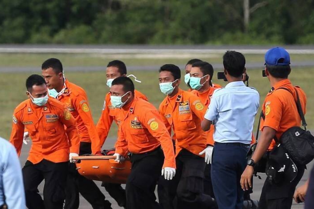 Avion d'AirAsia: un atterrissage d'urgence sur l'eau avant de couler?