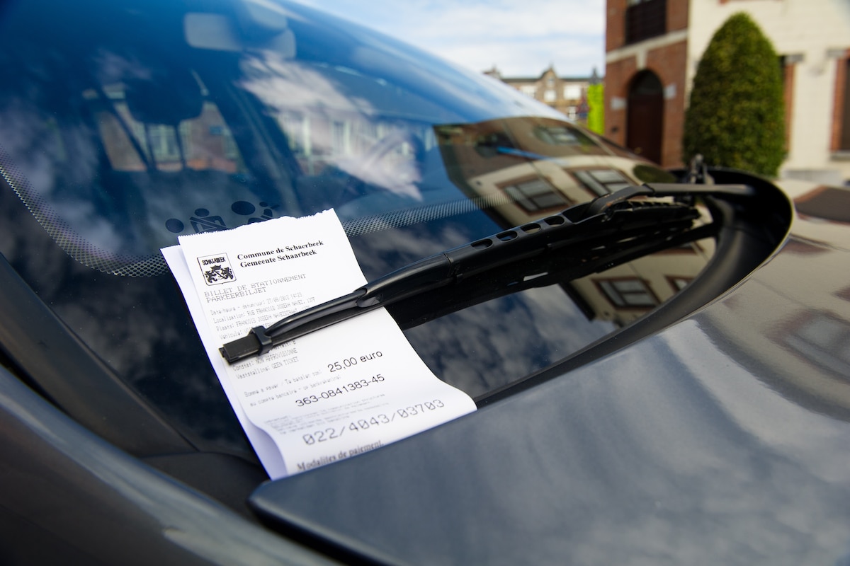 Bruxelles: problème de contraventions entre la commune de Schaerbeek et la Ville de Bruxelles rue Navez. PV, amendes. (JCGuillaume)
