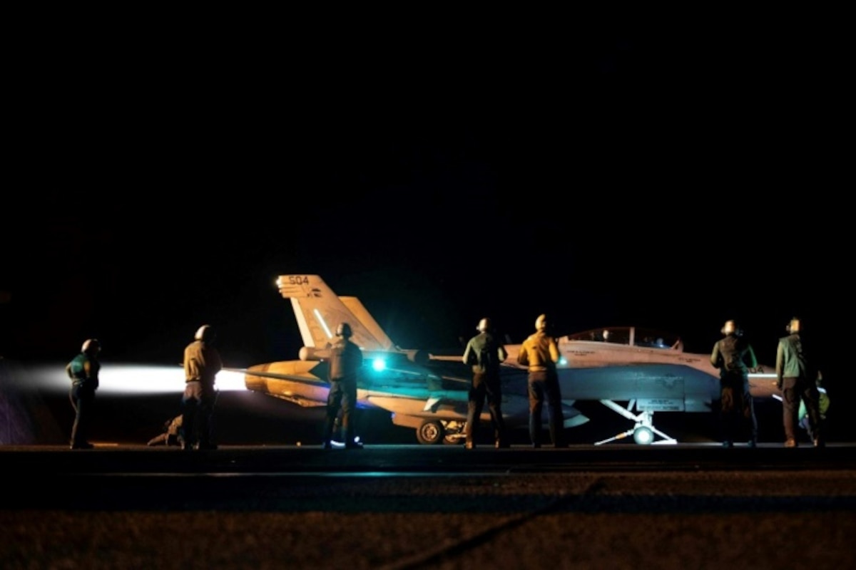 <p>Photo fournie par l'armée américaine montrant les préparatifs des frappes contre les rebelles Houthis au Yémen coordonnées le 3 février 2024 par le Commandement américain pour le Moyen-Orient avec les forces britanniques et une coalition internationale</p>