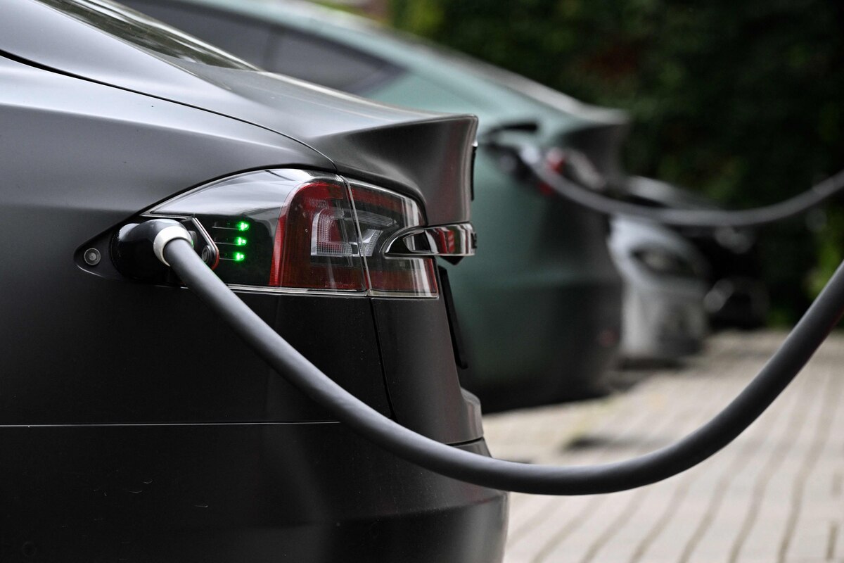 (FILES) An electric car by US motor vehicle manufacturer Tesla charges at a charging point reserved for Tesla cars in Breda on September 19, 2023. (Photo by JOHN THYS / AFP)