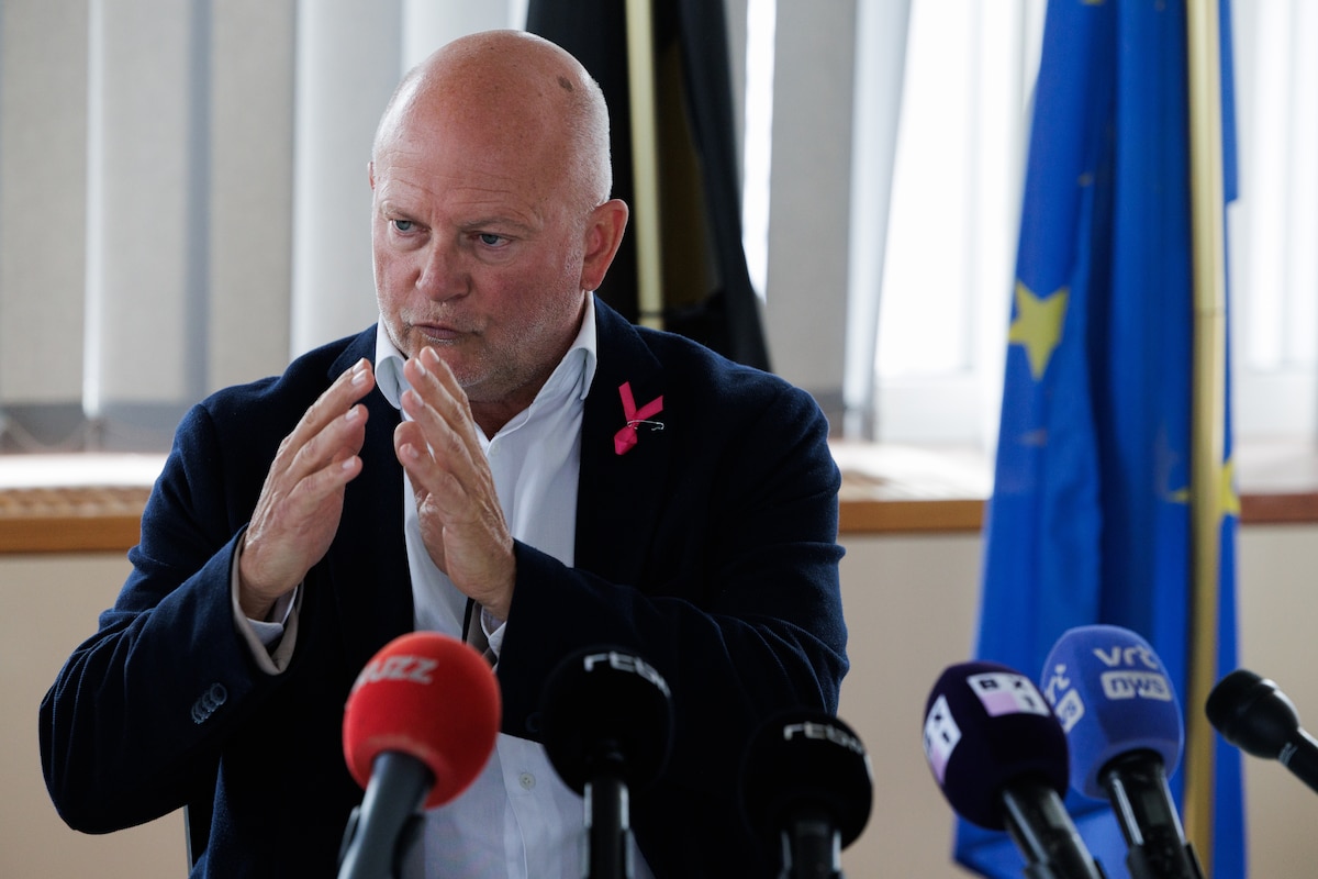 Minister of Climate and Mobility Jean-Luc Crucke pictured during a press conference on flights over Brussels, on Thursday 1 October 2026 in Brussels.
BELGA PHOTO NICOLAS MAETERLINCK