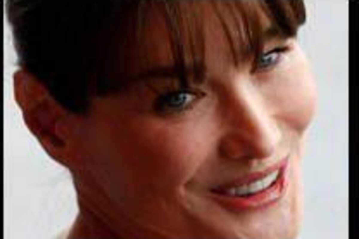 Paris réplique à Téhéran après les insultes contre Carla Bruni-Sarkozy
