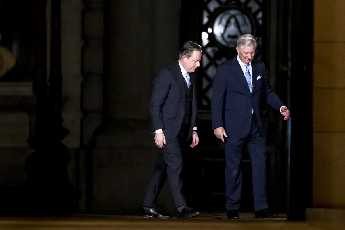 N-VA chairman Bart De Wever and King Philippe - Filip of Belgium pictured during a meeting at the Royal Palace, Friday 31 January 2025 in Brussels, to discuss the report of the formateur. The King appointed De Wever to form a government following June 9th federal elections. Negotiators from the five parties that make up the Arizona coalition - the N-VA, MR, Engagés, Vooruit and CD&V - reached a government agreement on Friday evening. BELGA PHOTO DIRK WAEM