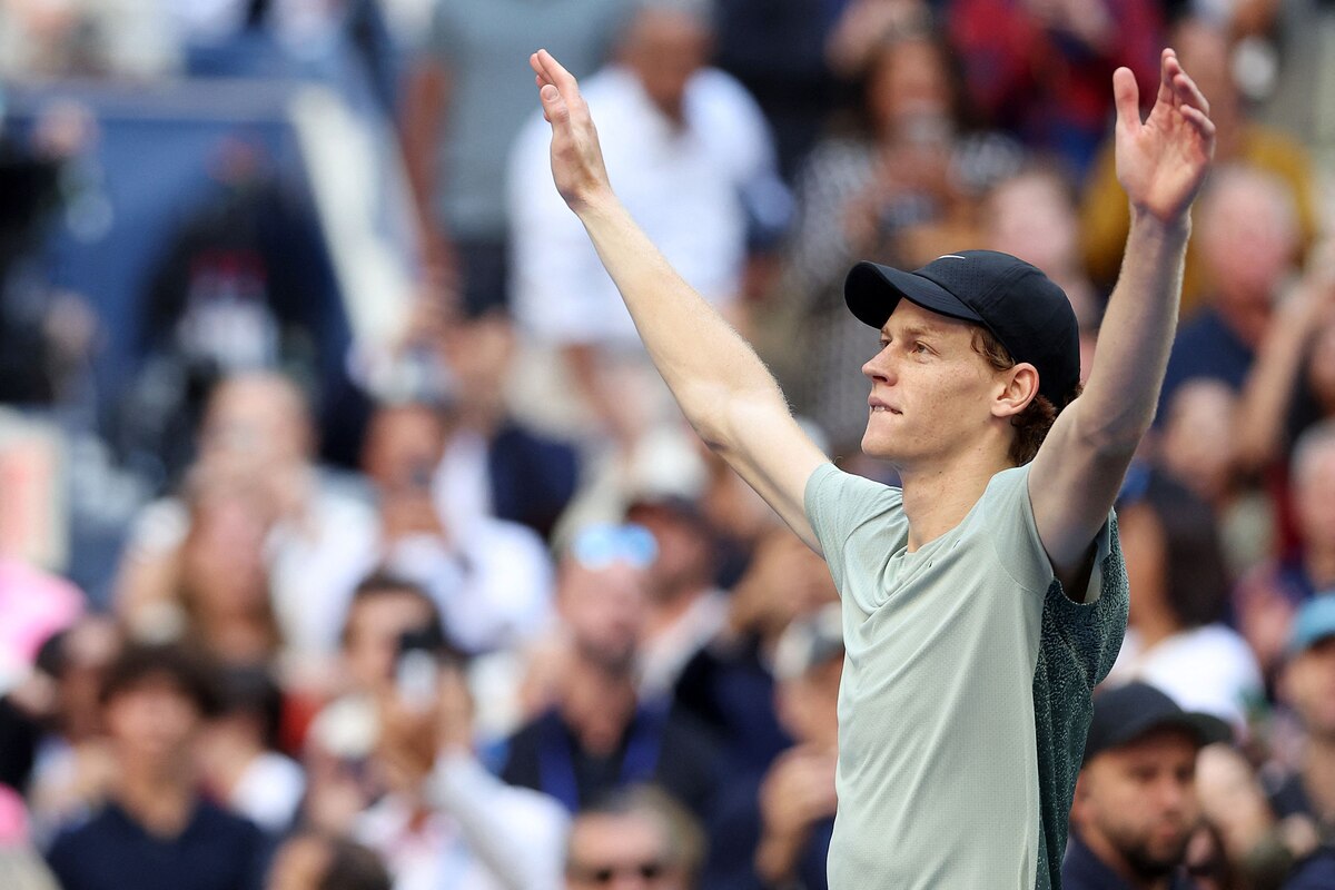 NEW YORK, NEW YORK - SEPTEMBER 08: Jannik Sinner of Italy celebrates after defeating Taylor Fritz of the United States to win the Men's Singles Final on Day Fourteen of the 2024 US Open at USTA Billie Jean King National Tennis Center on September 08, 2024 in the Flushing neighborhood of the Queens borough of New York City. Matthew Stockman/Getty Images/AFP (Photo by MATTHEW STOCKMAN / GETTY IMAGES NORTH AMERICA / Getty Images via AFP)