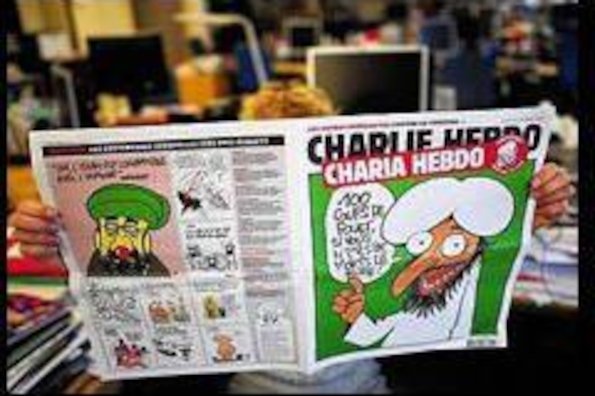 Le siège parisien de Charlie Hebdo incendié
