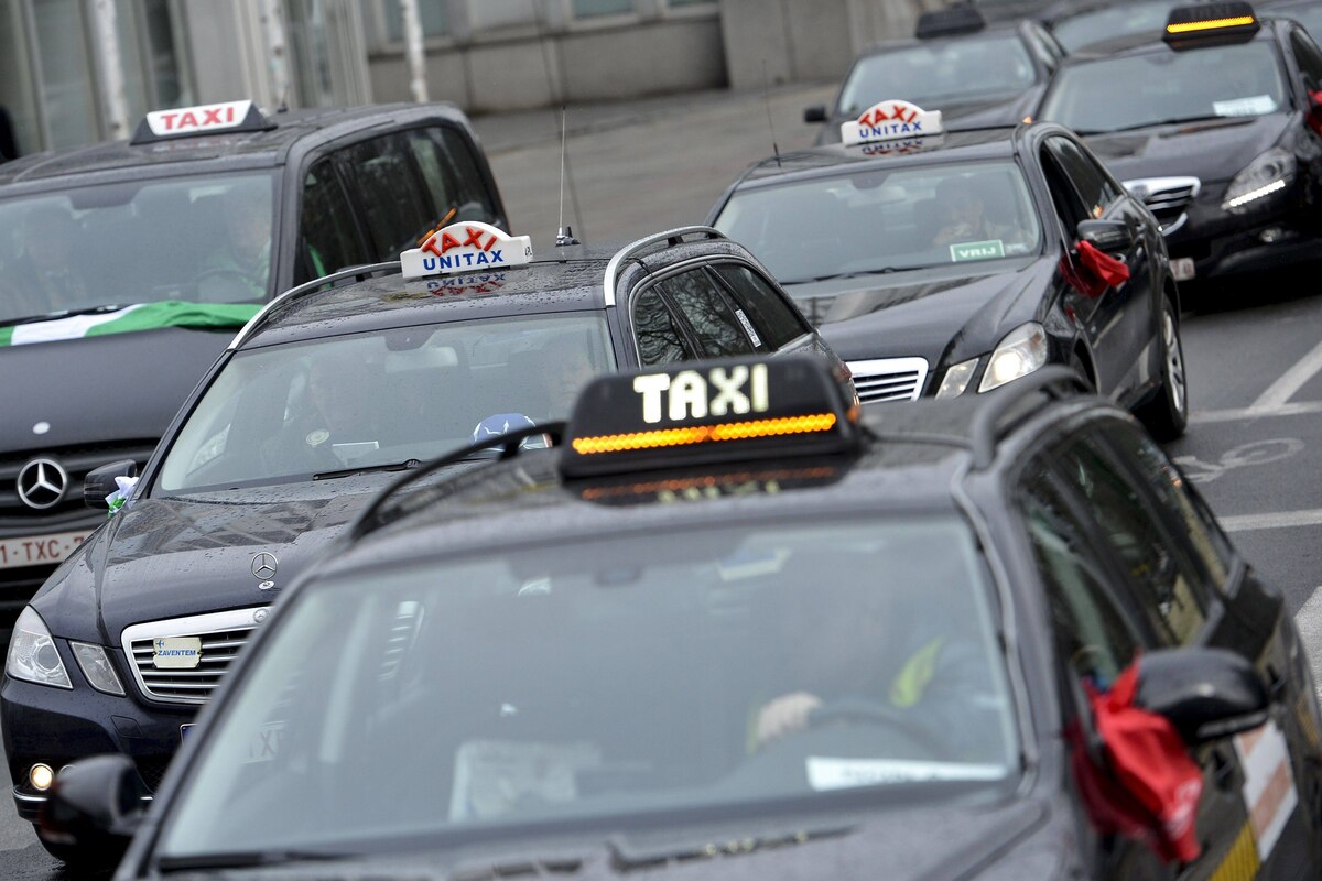 Le gouvernement bruxellois donne son feu vert à l'engagement de contrôleurs taxis