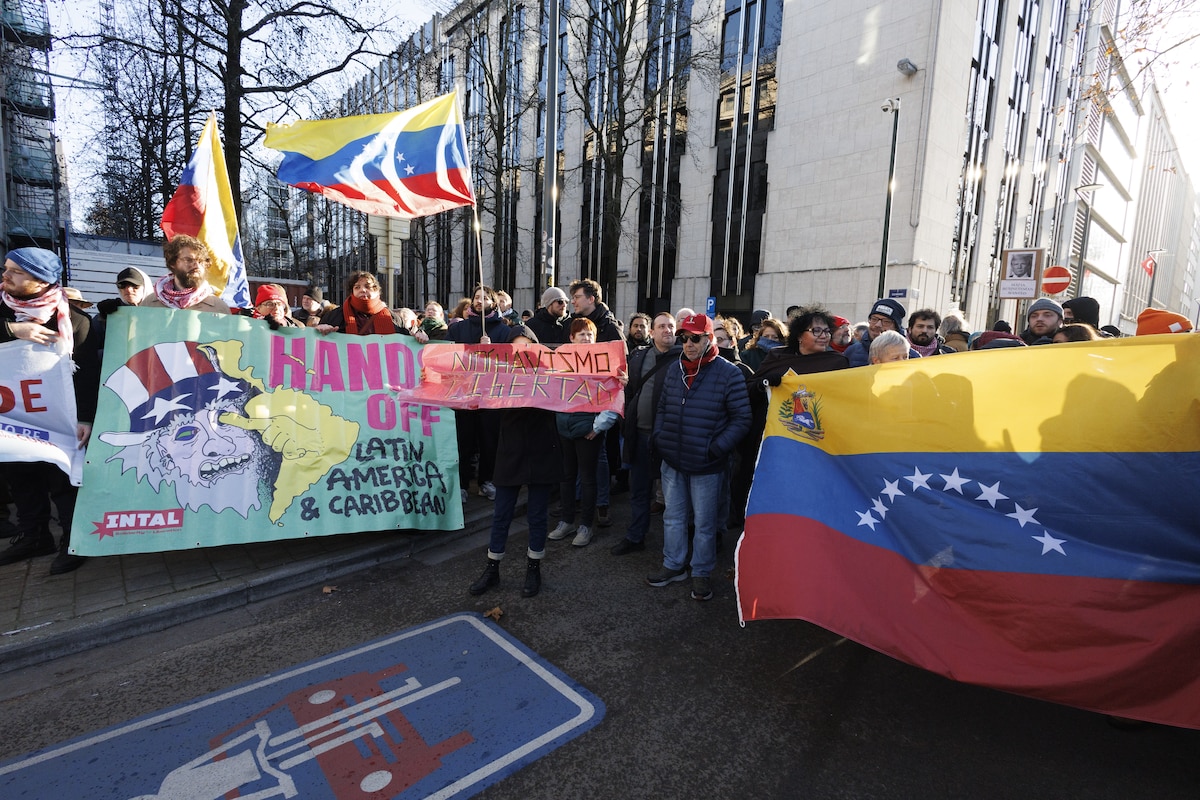 A protest action is organized in front of the embassy of United States to Belgium, in Brussels, Sunday 04 January 2026. BELGA PHOTO NICOLAS MAETERLINCK