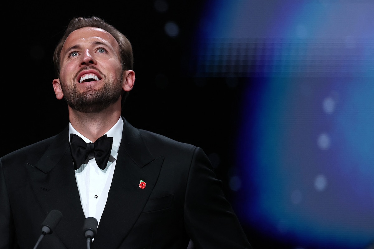 England and Bayern Munich forward Harry Kane reacts after receiving the Ballon d'Or award for the best male footballer during the 2026 Ballon d'Or France Football award ceremony at the Palladium Theatre in London on October 26, 2026. (Photo by FRANCK FIFE / AFP)