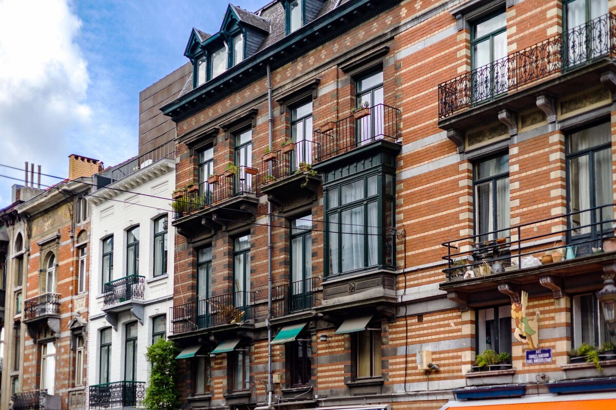 Tout ce dont l’actuelle grille manque gravement : Identifier un maximum de sources de données disponibles, évaluer quelles sources ou quelle combinaison de sources est la plus réalisable pour atteindre les objectifs, mettre en avant une liste exhaustive des variables utilisées pour décrire les caractéristiques du logement, identifier les sources administratives susceptibles d’apporter des indicateurs pertinents supplémentaires...